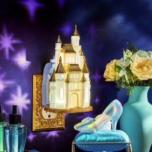 DISNEY COLLAB w/ BBW PROJECTOR CASTLE WALLPLUG